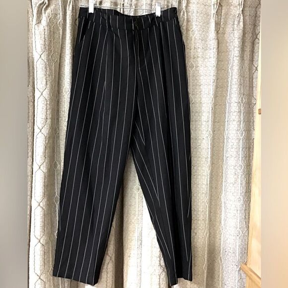 Future Collection Ladies 8 black/white pin striped new - Picture 1 of 3